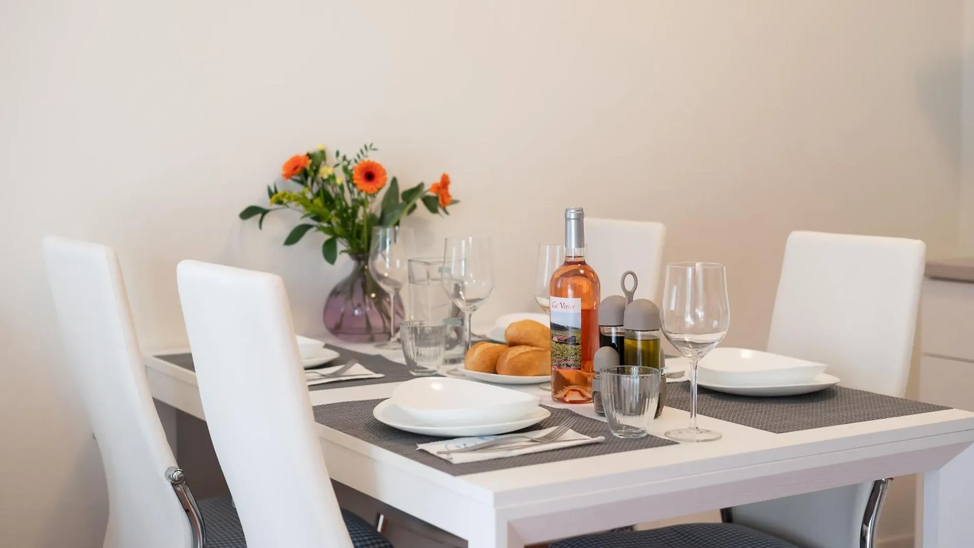 Canevon Suite Apartment Bardolino Italia